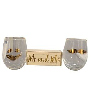 Mr. & Mrs. Wine Glass Set With Wooden Sign-Gold & Shite